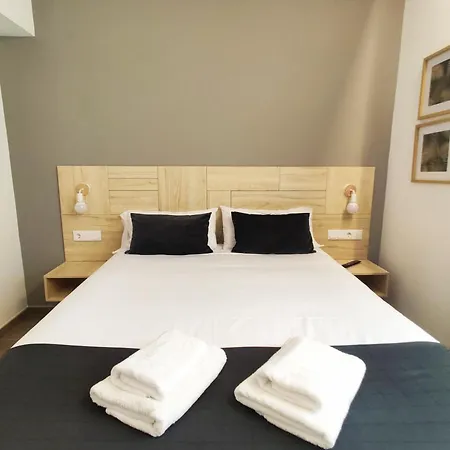 Aparthotel Global & 4*